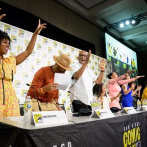 Paula Jai Parker Instagram - #ThankYou @disneyplus for helping me with my #bucketlist #comiccon ✔️ #TheProudFamily @kylapratt @jomariepayton @moonfrye @alisareyes @brucealmighteee @ralph.farquhar @theproudfamily fun times! see you at #D3 #anaheim 💖🙏🏽😘