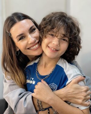 Paula Morales Instagram - Carretito ✨✨✨
1. Con Nino en el camarín ♥️
2. Engomada 🤎
3. Siempre 🍰 
4. 😎
5. En lo de @csciales tomando un cafecito y mientras tanto #emsculpt
6. Pudiendo respirar después de noticias tranquilizadoras 
7. Piecito para que no se vaya el ascensor 
8. Nuestros almuerzos 
9. Otra vez 🧁 
10. A pura risa antes de la función de Morón