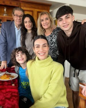 Paula Morales Instagram - Empecé un nuevo año con pocos pedidos y muchos agradecimientos 💕