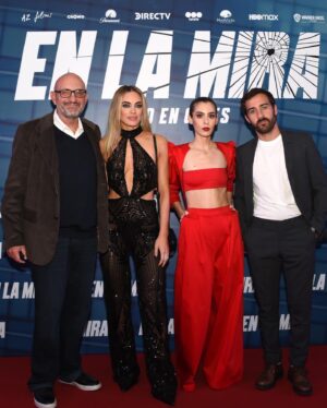 Paula Reca Instagram - Avant Premiere EN LA MIRA 💥
Con estas personas hermosas hicimos una película que ojalá les guste!
Gracias  @nicolasfrancella @emilia_att @elpumagoityok @ricardofhornos @carlosgilphoto @alex__zito 
💕💕💕
@wbpictures.ar @hbomaxla @azfilmsar @telefe 
Y gracias a vos ❤️ @eliseobarrionuevo