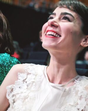 Paula Reca Instagram - Una noche Inolvidable ✨ @unavezenlavida_once @premioshugo .
.
. Gracias @fabianzittaofficial por mimarme siempre y ocuparte de mi 💘