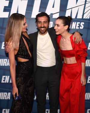 Paula Reca Instagram - Avant Premiere EN LA MIRA 💥
Con estas personas hermosas hicimos una película que ojalá les guste!
Gracias  @nicolasfrancella @emilia_att @elpumagoityok @ricardofhornos @carlosgilphoto @alex__zito 
💕💕💕
@wbpictures.ar @hbomaxla @azfilmsar @telefe 
Y gracias a vos ❤️ @eliseobarrionuevo