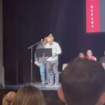 Paula Malia Instagram - Això em fa moltíssima il.lusió, GRÀCIES a tota la gent que ho ha fet possible❤️ Als crítics per aquest premi, moltes gràcies! Al jovencell Ferran Utzet per ser l’artífex de tot plegat, i per recollir el premi en nom meu, love U. A tot l’equip que durant 5 setmanes vam ocupar la sala Fabià Puigserver per construir la nostra petita ciutat (que no poble) on vam riure, plorar, cantar, jugar a ping pong, menjar molt, i on gràcies a cadascun dels membres d’aquesta família vaig ser molt i molt feliç. Gràcies❤️🥹.