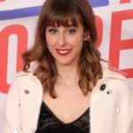 Paula Malia Instagram - Ayer pre-estrenamos: “POLÍTICAMENTE INCORRECTOS” a partir del 23F en cines! Vayan a verla!!! ❤️ @atresmediacine @lazonacine @lancomeofficial @beautyexpertlancome #makeup @agathaortizmua @robertosiguero 💕 @forte_forte @mam @mm6maisonmargiela @antoinella ✨ @cramtalent 💘