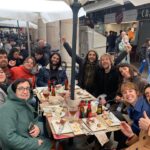 Paula Malia Instagram - Ahir vam estrenar ABRAÇADES INSUPORTABLEMENT LLARGUES. Serem fins al 19 de juny a la Biblioteca de Catalunya. Si veniu us abraçarem fort 🐬🪐. @joansolemarti @albapujolorriols @martisalvat @jordibusquetsrovira #ferranutzet @monicamolinsduran @___natural.mente___ @guigelabert @pol_qg @cia_laperla29