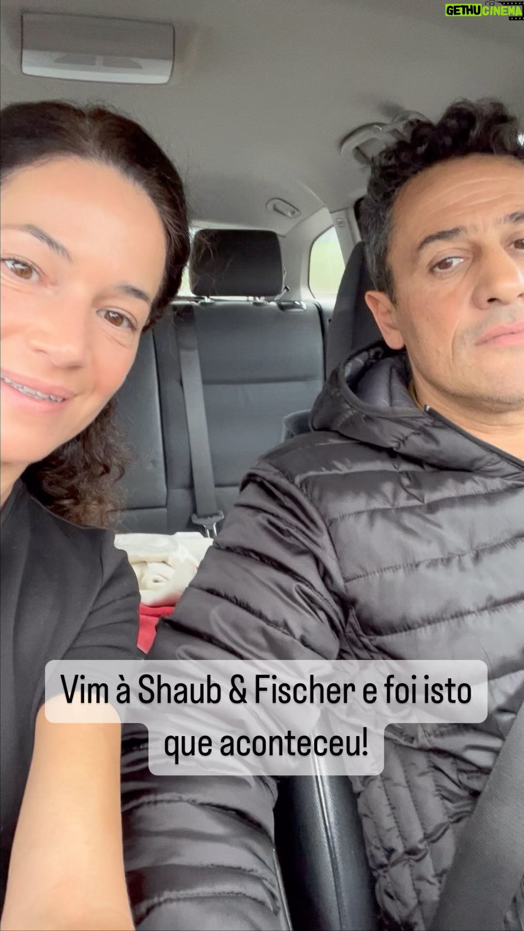 Paula Neves Instagram - Chegou o dia em que ambos precisamos de óculos. Mais um passo dado juntos, adoro ❤️ quem diria que comprar óculos podia ser romântico? A escolha foi a Shaub & Fischer, uma marca portuguesa com óculos próprios com uma grande pinta e com um preço super justo. Estou in love pelo conceito e por toda a equipa❤️ @shaubfischer