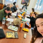 Paula Neves Instagram - E assim seguem os ensaios. @companhiadaesquina #bertoltbrecht