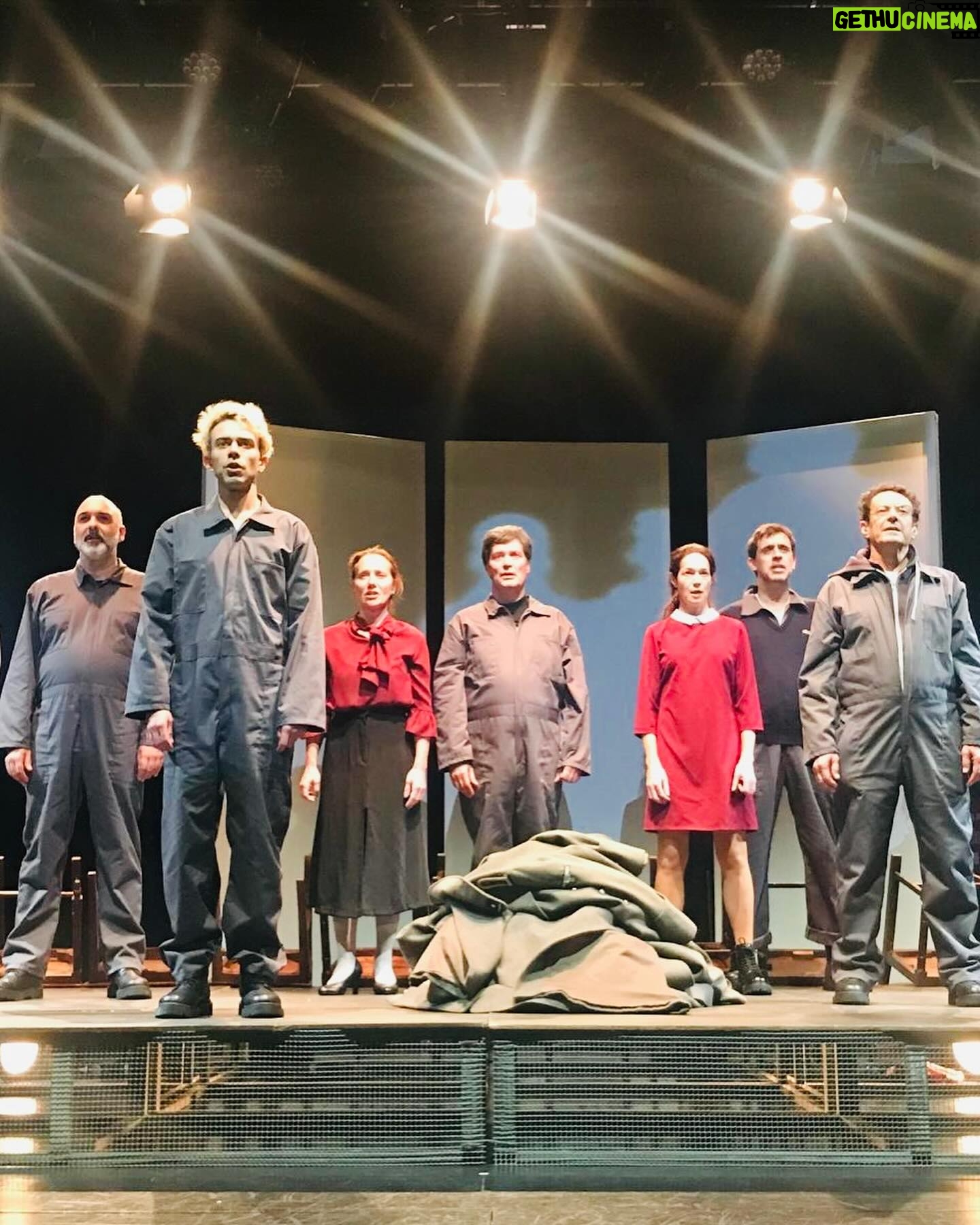 Paula Neves Instagram - A melhor forma de celebrar o Dia Mundial do Teatro! 🎭