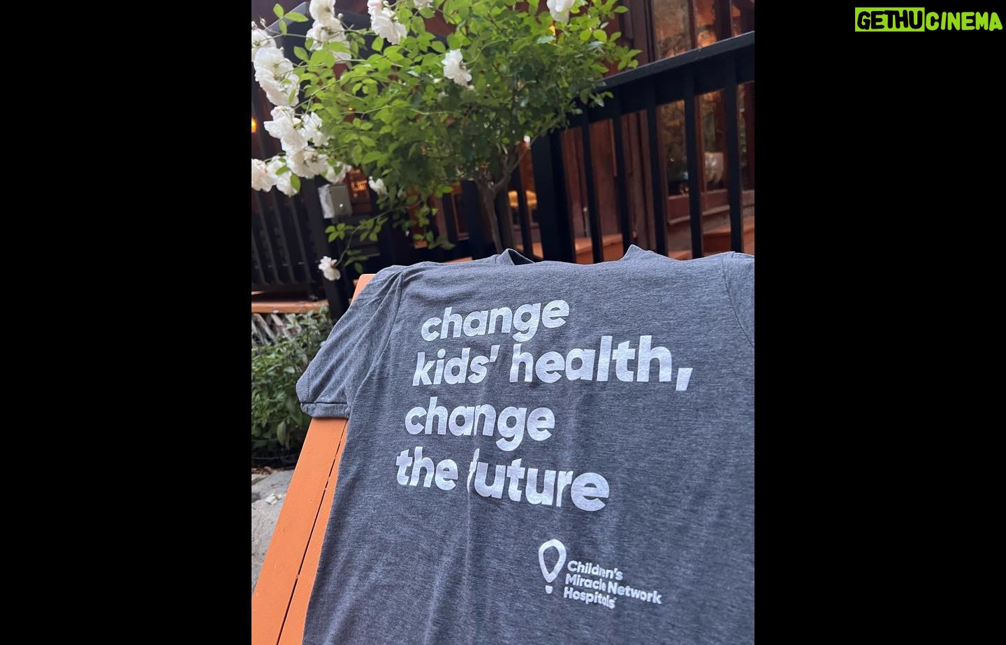 Paula Patton Instagram - Happy 40th Anniversary Childrenโs Miracle Network Hospitals! Celebrating all the incredible work you do and these beautiful & courageous young souls!๐๐ฝ๐ซ๐โจ๐๐ชท๐ #ChangeKidsHealth #ChangeTheFuture