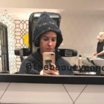 Paula Prendes Instagram - El proceso de un pelaso! Lo que no se ve, lo que no se enseña, pero forma parte del proceso…Y nosotras lo sabemos! Sin Complejos 🙋🏻‍♀️❤️ Siempre fiel a los únicos y mejores @thebeautyconcept! Un añito cumple hoy su Peluqueria! @ana.alcazar, maravilla! @paz_torralba, la jefa!