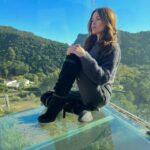 Paula Prendes Instagram - Mis finales de año siempre son agitados. Esta semana me han robado el móvil, me han puesto dos multas, me han quitado puntos de carnet, me he puesto mala…un cuadro! Pero me ha bastado un día en el sur para que se quiten todos los males. #Benahavis, pueblecito del interior de la Costa del Sol de estilo arabesco que me ha encantado descubrir @aytobenahavis Propósito del nuevo año, hacer cosas que sienten bien! @fernandoramos.tv @turismobenahavis