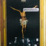Paula Prendes Instagram - Domingo de Resurrección. Domingo de entretiempo, de primavera, Domingo de cambio de hora, Domingo raro. De acuerdo con nuestra cultura Jesucristo fue crucificado y resucitó a los tres días, eso se celebra hoy. Así deberíamos vivir. Con fuerza, con arrojo, con pasión, con Fe. No dar nada por hecho no pensar que después de esta vida nos van a regalar otra. Como las cebras en la Sabana Africana, cuanto más las atacan, más fuerza muestran. Así deberíamos vivir. Con menos miedo. Vivir es urgente💚 #domingoderesurreccion #ReneMagritte
