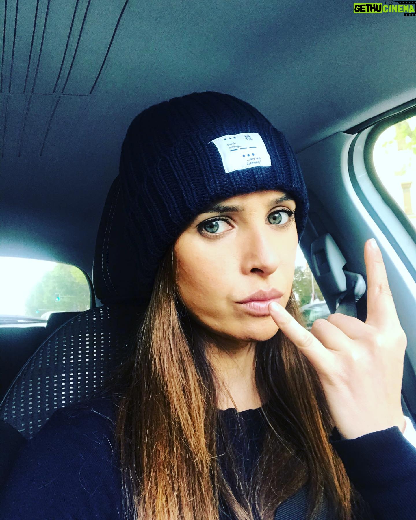 Paula Prendes - 9.7K Likes - Qué tal arranca la #Navidad, sobrevivís?🤟🏽Yo sí!! 😎