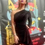 Paula Prendes Instagram - Benidorm…me mató! @apachete @inesdeleon y yo hemos sido el flamante jurado que ha gozado y sufrido por igual al tener que elegir 5 categorías de premiados entre los 26 cortometrajes que hemos visionado en el maravilloso festival @skylinefilmfestival. La calidad de los cortometrajes y del certamen es indiscutible🎬 Y Benidorm…qué decir de esta ciudad…una especie de Las Vegas y Gotham City…impactada me ha dejado❤️ Modelazo by @michaelcostello @valytyplace #Benidorm