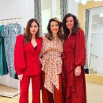 Paula Prendes Instagram - Todo al rojo! Ayer se inauguró en #Madrid la tienda de @cherubinaofficial. Una sevillana que hace una ropa increíble! Buen género, buenos patrones y buenos precios! Todo tipo de tallas! A mí me cuesta mucho encontrar ropa que me encaje pues mis proporciones son pequeñas y desproporcionadas! No encajo en el canon! Y aquí he encontrado un lugar en el que vestirme y estar a gusto y bien guapa! Este esmoquin rojo❤️ Qué me decís? Thanks @stellopino @claraalvarado_