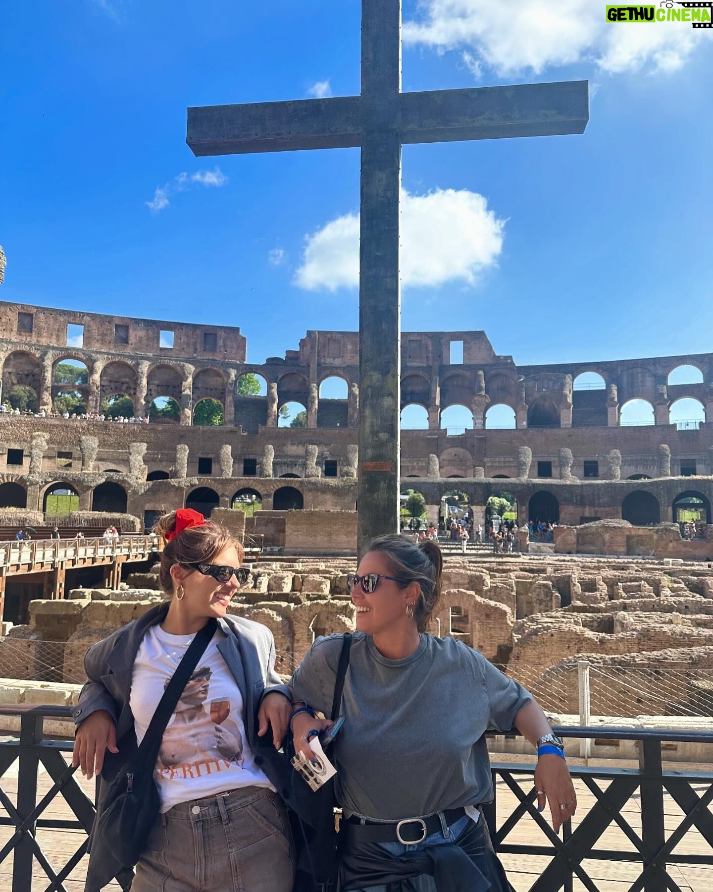 Paulina Vetrano Instagram - Que dif铆cil elegir s贸lo 10 fotos. A puro baile, pasta y pitttza en LA Roma 馃嚠馃嚬馃崟馃崫馃