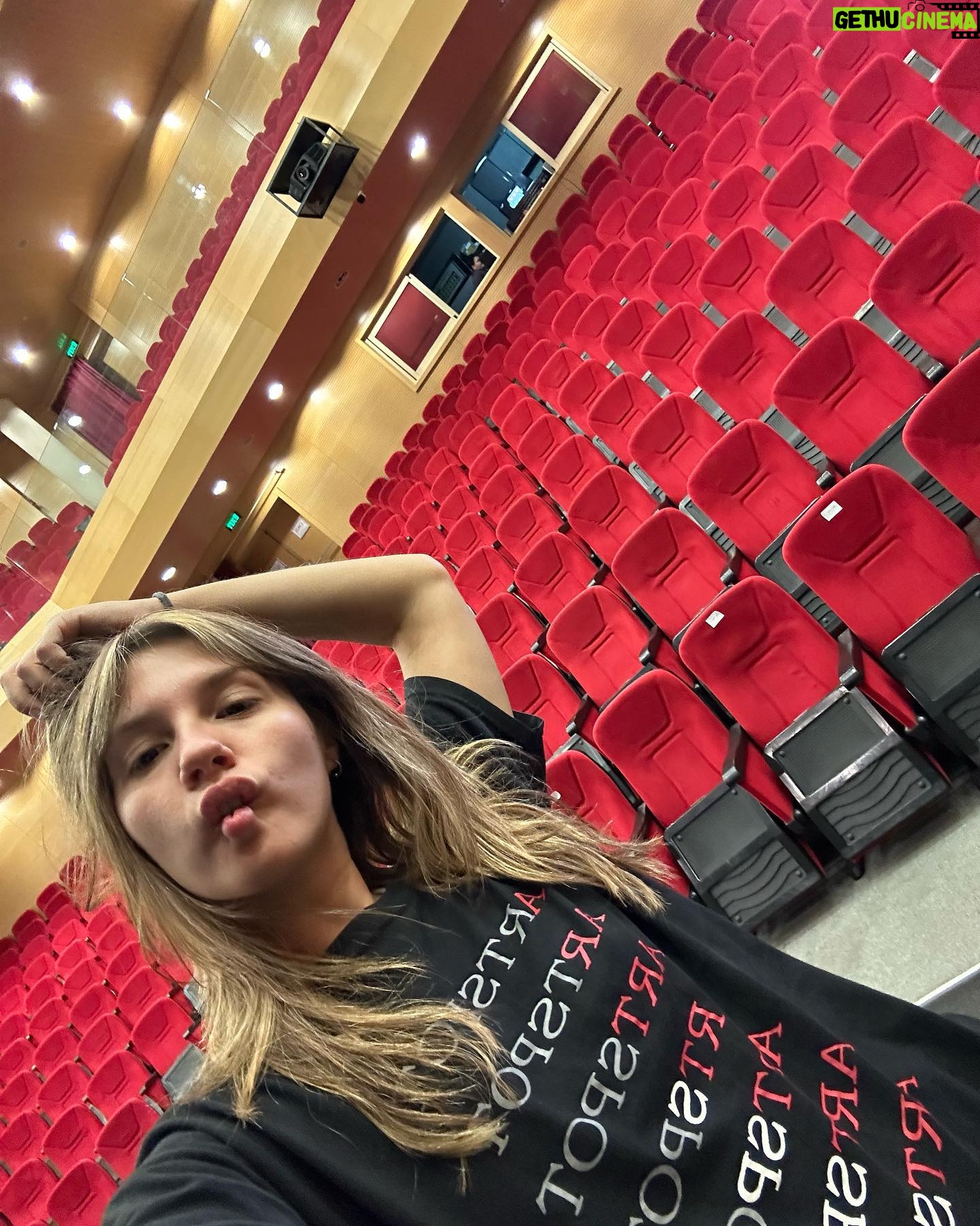 Paulina Vetrano Instagram - Yo creo que la última foto se lleva todo el amor del carrete 🥹