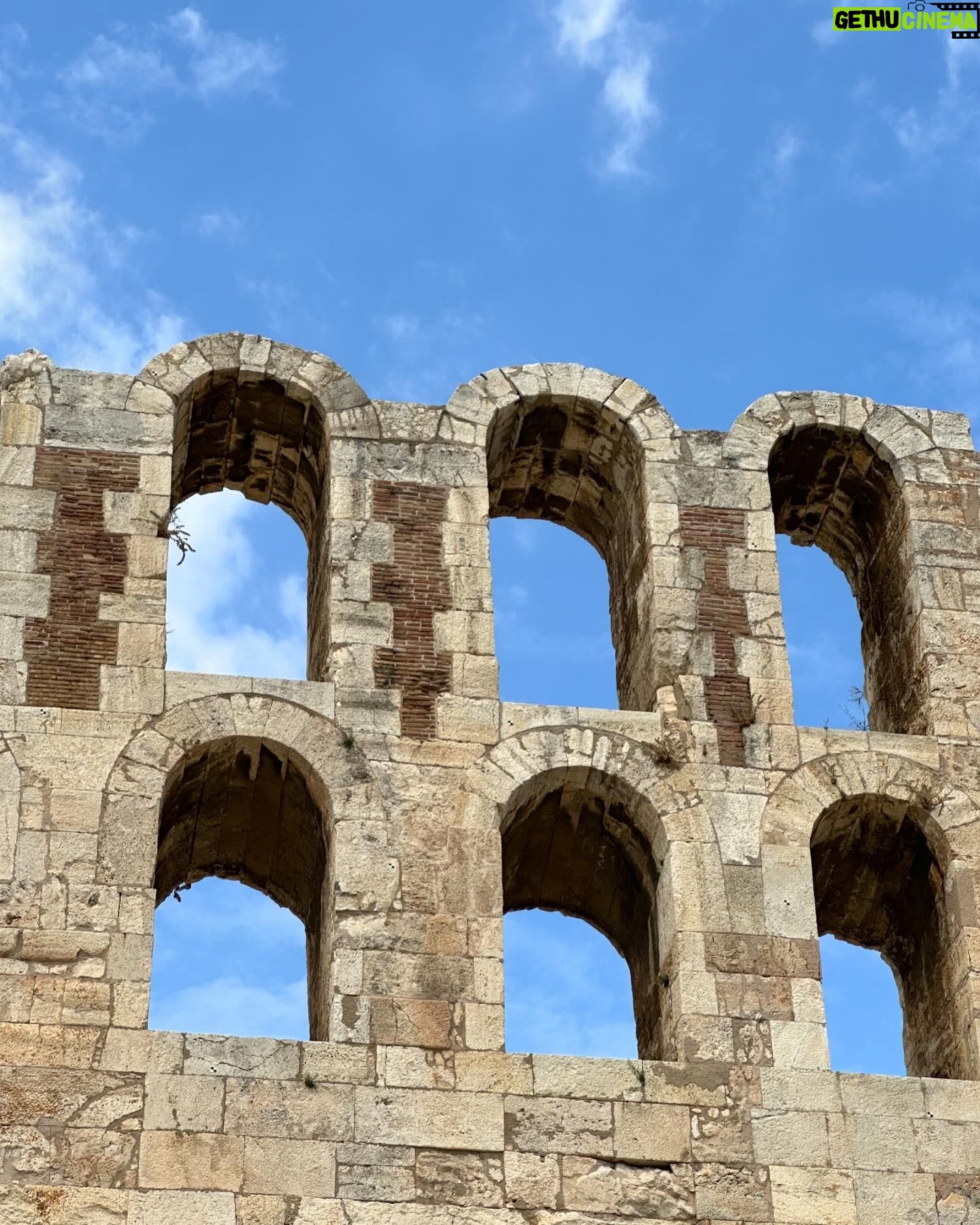 Paulina Vetrano Instagram - Primer destino : Atenas 🇬🇷🏛️🤍 Reviví toda mi infancia con la película de Hércules 🤧