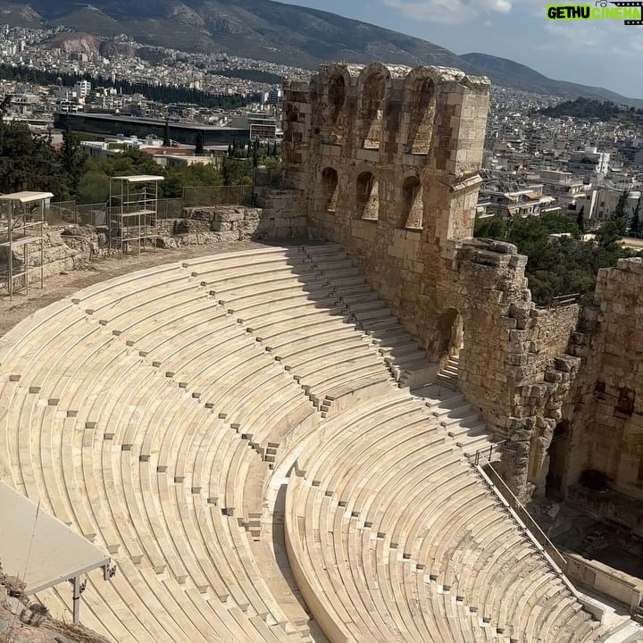 Paulina Vetrano Instagram - Primer destino : Atenas 🇬🇷🏛️🤍 Reviví toda mi infancia con la película de Hércules 🤧