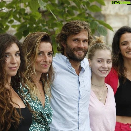 Pauline Bression Instagram - Quel bonheur de découvrir le film Une Histoire d’Amour au @ffangouleme 🙏🥰 Merciiii pour cet accueil si incroyable, chaleureux, avec @alexismichalik @juliettedelacroix_ @maricasoyer @leontine_doncieu @fulldawafilms @acme_prod et @le_pacte_officiel on était aux anges 🥰 Sortie en salle en France début 2023
