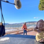 Pauline Bression Instagram - En retrouvant ces photos, je me souviens comme les conditions de tournage étaient compliquées 🤩 Le décor, l’ambiance entre nous tous…un enfer ! « Meurtre aux îles de Lerins » samedi 1er juin sur @france3