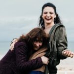 Pauline Bression Instagram – Il y a une semaine déjà c’était la fin du tournage de « Lame de Fond » réalisé par @brunogarcia.p, fin de jeu pour ma « Elise Vignon ».

Merci @rebeccavaughancosqueric pour la capture de ces moments ! 
Très chaleureusement entourée 💕

Et je vous tiendrai au courant dès qu’on en saura plus sur la date de diffusion biensur 😉

#lamedefond #dinard #ryoanproduction #france3 #tournage