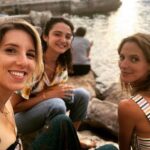 Pauline Bression Instagram - Un été à Marseille où la vie est plus belle ☀️, c’est 129 séquences tournées en deux mois. Ce sont évidemment des rires et des pleurs, dans le jeu comme dans la vie, des plannings modifiés pour cause de covidés et de décès de proche, des équipes qui essayent de rester le plus soudées possible pour que l’on se sente tous soutenus. Alors encore un grand merci à ces équipes incroyables, de mise en scène, de régie, de hmc et on espère que cette intrigue vous plaira ! Big up à la première session de Béa en réal, au soutien de nos coachs, et big up à ces comédiens de ouf avec qui j’ai tourné tout l’été ☀️💕 #ete2021 #onset #massilia