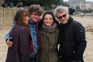 Pauline Bression Instagram - Il y a une semaine déjà c’était la fin du tournage de « Lame de Fond » réalisé par @brunogarcia.p, fin de jeu pour ma « Elise Vignon ».

Merci @rebeccavaughancosqueric pour la capture de ces moments ! 
Très chaleureusement entourée 💕

Et je vous tiendrai au courant dès qu’on en saura plus sur la date de diffusion biensur 😉

#lamedefond #dinard #ryoanproduction #france3 #tournage