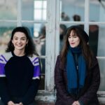 Pauline Bression Instagram – Il y a une semaine déjà c’était la fin du tournage de « Lame de Fond » réalisé par @brunogarcia.p, fin de jeu pour ma « Elise Vignon ».

Merci @rebeccavaughancosqueric pour la capture de ces moments ! 
Très chaleureusement entourée 💕

Et je vous tiendrai au courant dès qu’on en saura plus sur la date de diffusion biensur 😉

#lamedefond #dinard #ryoanproduction #france3 #tournage