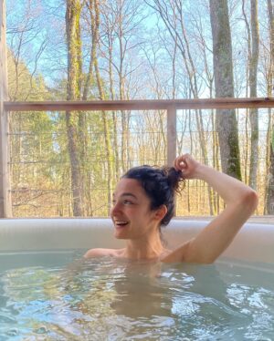 Pauline Bression Instagram - Forêt merveilleuse pour un moment acidulé 🍃🍬au @loirevalleylodges 💕

#weekend #decouverte #pleinenature #merveille