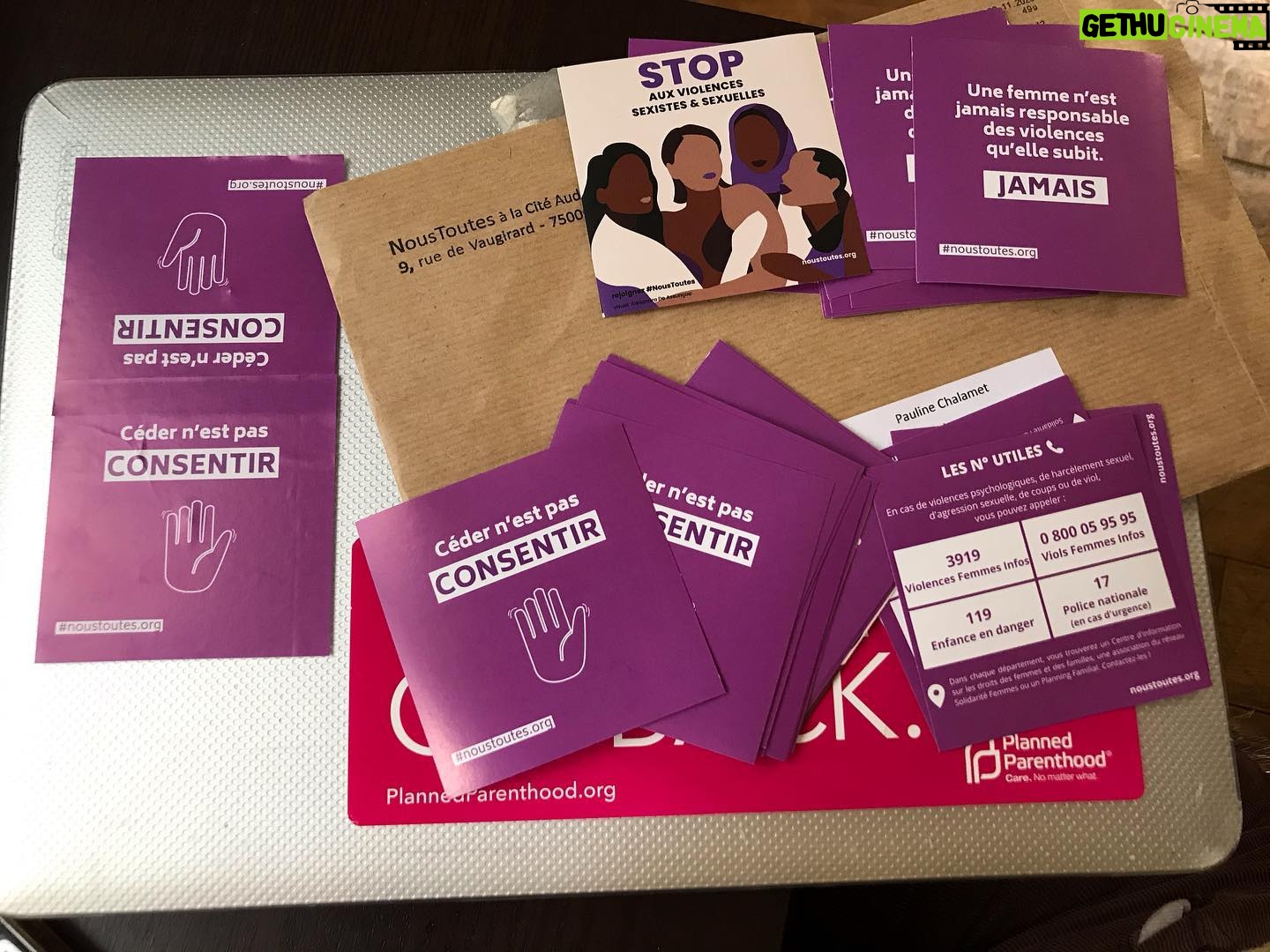 Pauline Chalamet Instagram - @noustoutesorg allez hop! c’est l’heure de stick some stickers.