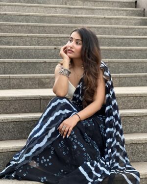 Payal Gupta Instagram - Naina thag lenge ..🖤😂
.
.
.
.
#saree #outfit #black #naina #kajal #ootd #style #guptainji #payalgupta #post #newpost