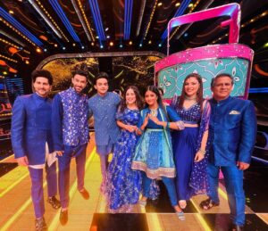 Payal Gupta Instagram - Ravivaar with star parivaar aaj raat 8 bje .. ❤️💙
.
.
.
.
.
@reenachopra 
@starplus 
@ravivaarwithstarparivaar 
#starplus #ravivaarwithstarparivaar #bannichowhomedelivery #charmingcharmi #payalgupta #guptainji