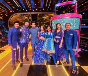 Payal Gupta Instagram - Ravivaar with star parivaar aaj raat 8 bje .. ❤️💙
.
.
.
.
.
@reenachopra 
@starplus 
@ravivaarwithstarparivaar 
#starplus #ravivaarwithstarparivaar #bannichowhomedelivery #charmingcharmi #payalgupta #guptainji