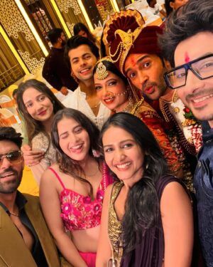 Payal Gupta Instagram - Congratulations guys ..❤️ i am feeling so happy to see two wonderful people together .. it was a fairy tale wedding ❤️i love you @poojaa_singh_  and wish you guys lifetime of happiness @poojaa_singh_ @karansharmaa_official 🫶🏻