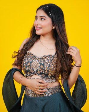 Payal Gupta Instagram - Jeeta hua ishq haar baithe hain .. ise trah khud ko maar baithe hai….🖤🤍
.
.
.
.
#photooftheday #photography #payalgupta #guptainji