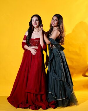 Payal Gupta Instagram - Jeeta hua ishq haar baithe hain .. ise trah khud ko maar baithe hai….🖤🤍
.
.
.
.
#photooftheday #photography #payalgupta #guptainji
