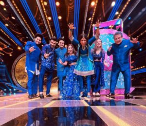 Payal Gupta Instagram - Ravivaar with star parivaar aaj raat 8 bje .. ❤️💙
.
.
.
.
.
@reenachopra 
@starplus 
@ravivaarwithstarparivaar 
#starplus #ravivaarwithstarparivaar #bannichowhomedelivery #charmingcharmi #payalgupta #guptainji