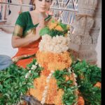 Payas Pandit Instagram - नयनों में काशी बसे, जीवन सुख आधार, विश्वनाथ काशी करें, नमन तुम्हें साकार ।। निर्मल सहज स्वभाव हो, वाणी मधुर विचार, विश्वनाथ काशी जपें, जीवन सुख का सार ।।🕉️काशी विश्वनाथ 🙏हर हर महादेव 🙏 @payaspandit__ #payaspandit #payaspandit❤️❤️