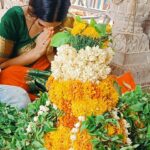 Payas Pandit Instagram - नयनों में काशी बसे, जीवन सुख आधार, विश्वनाथ काशी करें, नमन तुम्हें साकार ।। निर्मल सहज स्वभाव हो, वाणी मधुर विचार, विश्वनाथ काशी जपें, जीवन सुख का सार ।।🕉️काशी विश्वनाथ 🙏हर हर महादेव 🙏 @payaspandit__ #payaspandit #payaspandit❤️❤️
