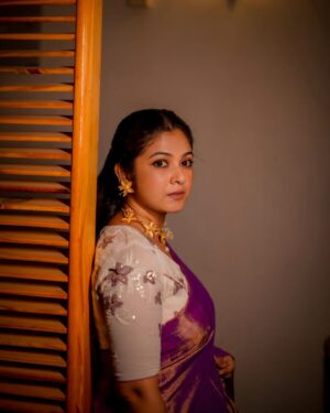 Payel De Instagram - Saraswati Puja 🦢💜🙏

Photography : @argha_giri
Make Up : Yours Truly 
Hair : @payel.ganguly.589 
Saree : @uttariyaofficial 
Blouse : @dhara_boutique28 
Jewelleries : @treasuretrunk_theartstudio 
Stylist : @debjanighoshofficial 
Managed by : @rudrakshprnads 

#photooftheday #portraits #saraswatipuja #saraswatipuja2024 #explorepage #foryou #sareefashion #sareelover #instafashion #instadaily #instagram #follow