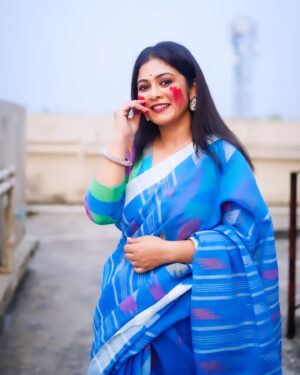 Payel De Instagram - সকলকে দোল পূর্ণিমার অনেক শুভেচ্ছা ❤️💙💜💚🧡

📷 : @argha_giri 
💄 : @sanjuhaldermakeupartist 
🥻 : @nokshi_kanthar_haat 
👚 : @ritarupabhattacharya
🔗 : @rudrakshprnads 

#photooftheday #holi #holi2024 #dolpurnima #dolyatra #trending #explorepage #kolkata #foryou #foryoupage #portraits #portrait_mood #instafashion #instadaily #follow #followformore