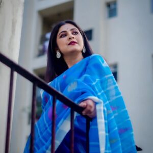 Payel De Instagram - 💙💙💙💙💙💙

📷 : @argha_giri 
💄 : @sanjuhaldermakeupartist 
🥻 : @nokshi_kanthar_haat 
👚 : @ritarupabhattacharya 
🔗 : @rudrakshprnads 

#photooftheday #photoshoot #explorepage #follow #followformore #sareefashion #sareelover #instadaily