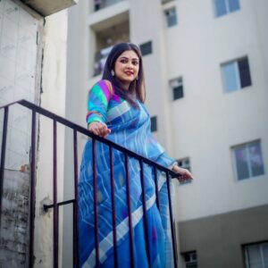 Payel De Instagram - 💙💙💙💙💙💙

📷 : @argha_giri 
💄 : @sanjuhaldermakeupartist 
🥻 : @nokshi_kanthar_haat 
👚 : @ritarupabhattacharya 
🔗 : @rudrakshprnads 

#photooftheday #photoshoot #explorepage #follow #followformore #sareefashion #sareelover #instadaily