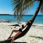 Paz Vega Instagram - No lo pude evitar.. 😁🌴😂 #posandoqueesgerundio