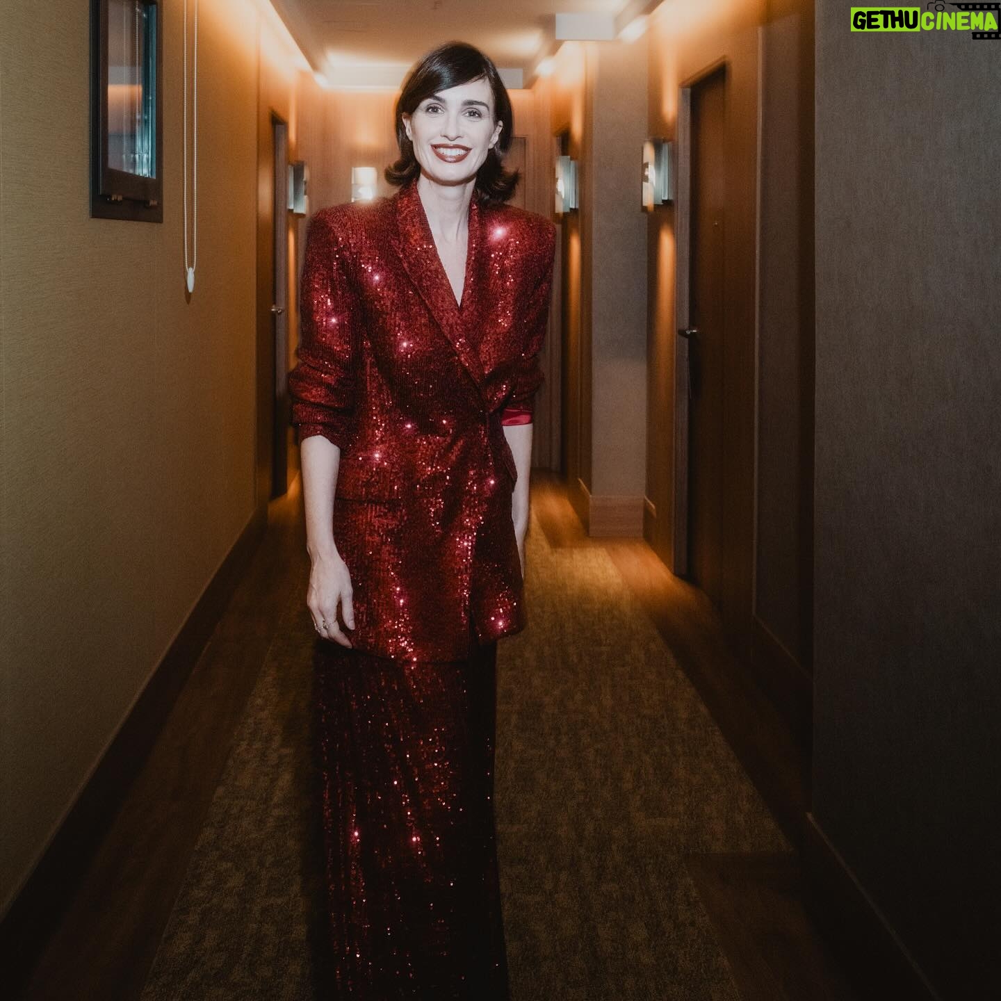 Paz Vega Instagram - ♥️ Una noche donde la pasión brilló más que nunca ✨💫 Thx @pedrodelhierro_official ♥️moda española @latingrammys ⚡️ . . . Red carpet 📸 Cortesía de La Academia Latina de la Grabación®️ Pic @victorlafuentephoto @carmendejuan 💋@stellopino 💫