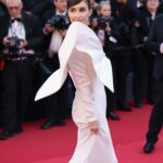 Paz Vega Instagram - Otro comienzo de locura aquí en Cannes de la mano de @campari_spain 🍹✨ En el estreno de “Kinds of Kindness” 77th edición 🎬🌟#WeAreCinema #cannes2024 #CannesFilmFestival @campari_spain @CampariOfficial. @messika @nicolasjebranworld @festivaldecannes @enekoingunza 📸 @bulululife #CampariCinema #EnjoyResponsibly #bulululife.