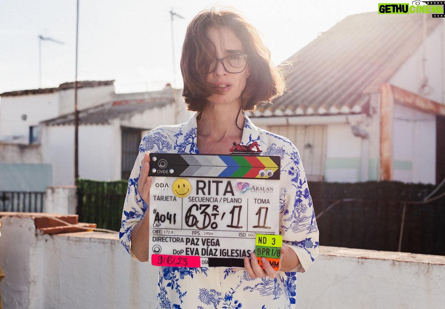 Paz Vega Instagram - Con gran emoción, anuncio que el rodaje de RITA ha llegado a su fin. Aunque aún nos espera trabajo por delante, no puedo contener mi entusiasmo al compartir estas imágenes con todos ustedes. Dream team: @aralanfilms @odafilms @gonzalo_bendala @martaveldi @orsonsalazar @alamoroberto @amadasantos @evadiaziglesias @sofiaallepuz @cototriz @paz.de.alarcon @carmonaole @amanda_roman_buitrago @fergarcia75 @rafinguer_z @danielboom72 @anamontadora @beahohen @marichu_sanz_ @crisnollet @pedro_cabanas_ @canalsurradiotv @dypcomunicacion @andaluciajunta @filmaxpresenta @cineicaa #ritapelícula 🔝