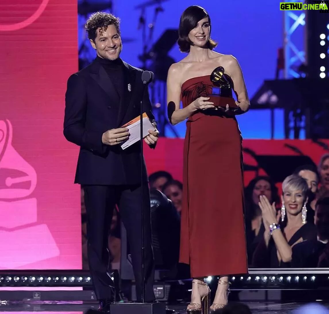 Paz Vega - 5.4K Likes - ¡Qué fortuna la mía compartir este sueño con @dannapaola ♥️, @roselyn_sanchez ♥️, @sebastianyatra ♥️ ¡Los adoro! ♥️⚡️♥️ @latingrammys
@davidbisbal
#Sevilla
Joyas de @joyeriasuarez
Vestido @michaelcostello