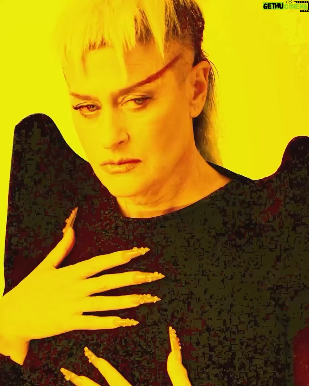 Peaches - 4.5K Likes - From @rickowensonline
PEACHES IS A QUEER PIONEER COMMEMORATING 20 YEARS SINCE HER āTHE TEACHES OF PEACHESā ALBUM DEBUT. THE GRAPHIC SEXUALITY IN HER INTELLIGENT LYRICS OVER TIGHT BRUTAL ELECTRONIC BEATS HELPED MAKE A GENERATION OF FEMINIST WOMEN SINGERS REVEL IN AS MUCH SEXUAL CONTROL AS HAD BEEN TRADITIONALLY HELD BY THEIR MALE MUSICAL COUNTERPARTS. SHE IS AN ESSENTIAL COUNTERBALANCE TO THE HOMOPHOBIC MISOGYNISTIC ENERGY THAT IS STILL UNFORTUNATELY A FACT OF LIFE. HER SCRAPPY RESISTANCE AND FEROCITY IS IN THE TRADITION OF THE RAMONES WHO REPRESENT THE SPIRIT OF CONVERSE THE MOST TO ME.
NEW TURBODRK HI AVAILABLE ONLINE NOW
#RICKOWENS #RICKOWENSONLINE #CONVERSEXDRKSHDW #PEACHESNISKER #TEACHESOFPEACHES
MUSIC BY PEACHES